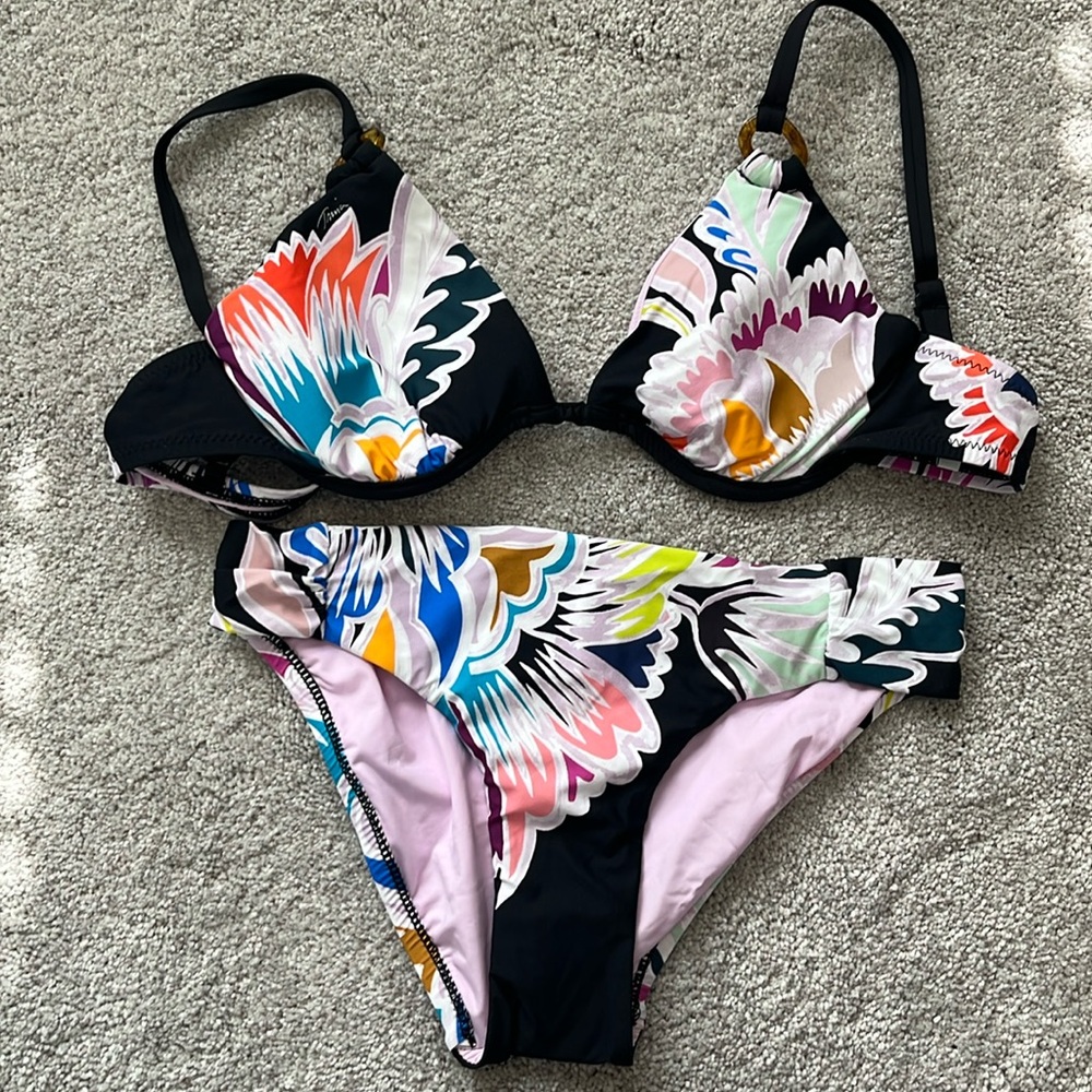 Beautiful Trina Turk 2 pice swimsuit- NWOT, size 10